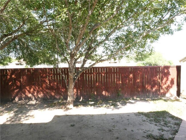 Building Photo - 33 27th