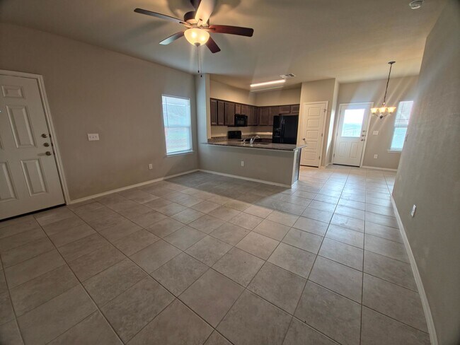 Building Photo - 138-140 Dodge Rd