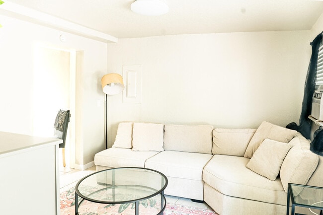 Building Photo - 205 Coral Rd