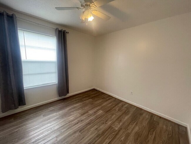 Building Photo - 3519 Goldfinch Drive