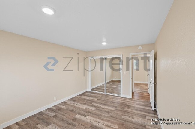 Building Photo - 523 Page St