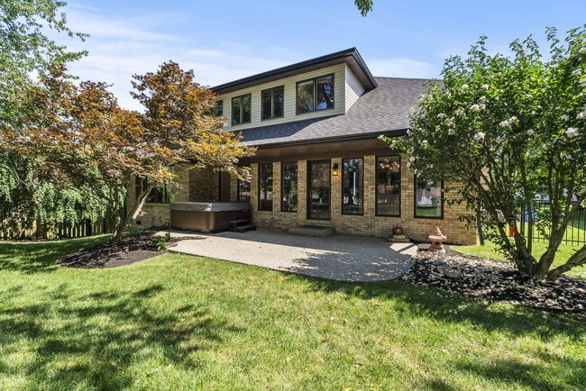 Building Photo - 1233 Sherborne Pl