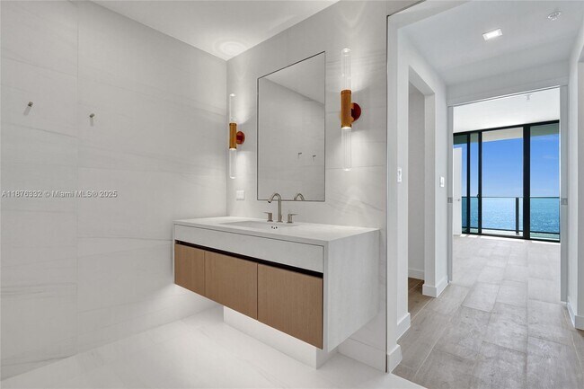 Building Photo - 900 N Ocean Blvd