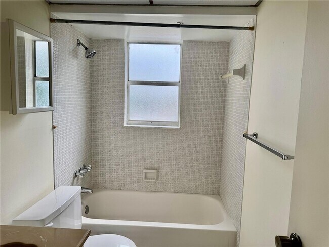 Building Photo - 1810 N Lauderdale Ave