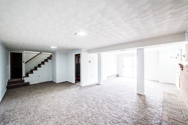 Building Photo - 4 Bedroom || 3 Bathroom Home with Finished Basement