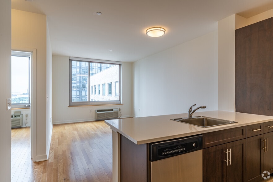 1BR, 1BA - 650SF - 18 Park