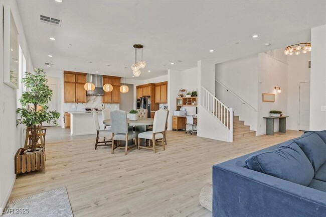 Building Photo - 10112 Pleasant Knoll Ave