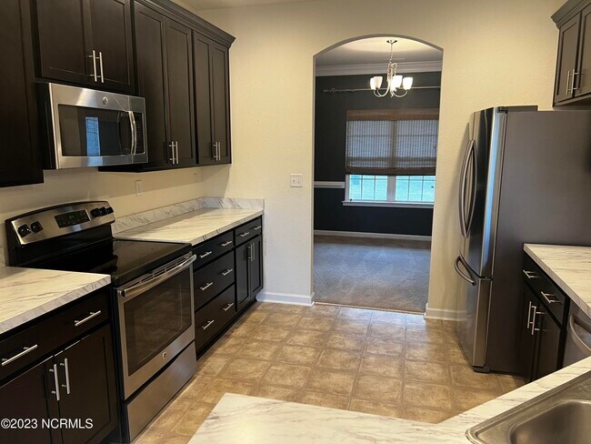 Building Photo - 101 E Point Estates Ct