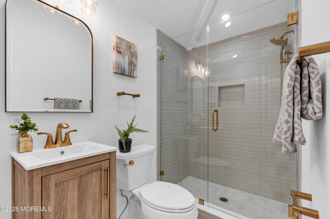 Building Photo - 340 River Rd