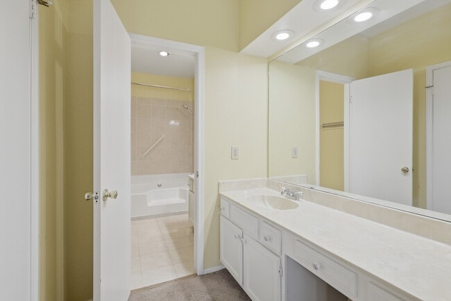 Building Photo - 506 Wilcrest Dr
