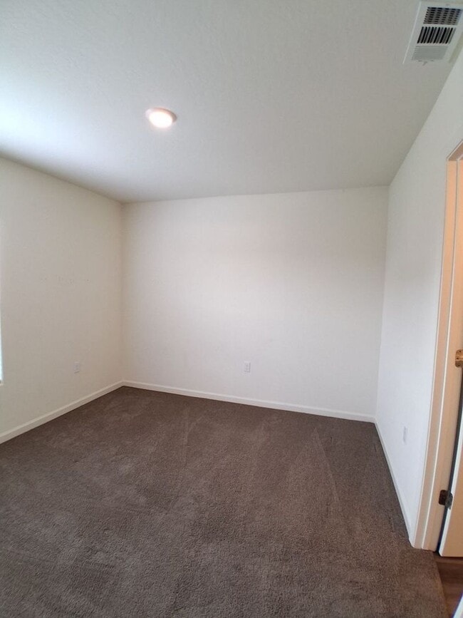 Building Photo - Beautiful Single-Story Home with Solar Included & Spacious Open Floor Plan!