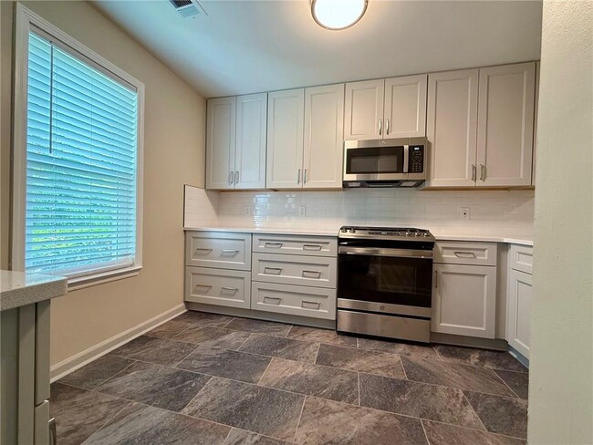 Building Photo - 405 Oak Harbor Ct