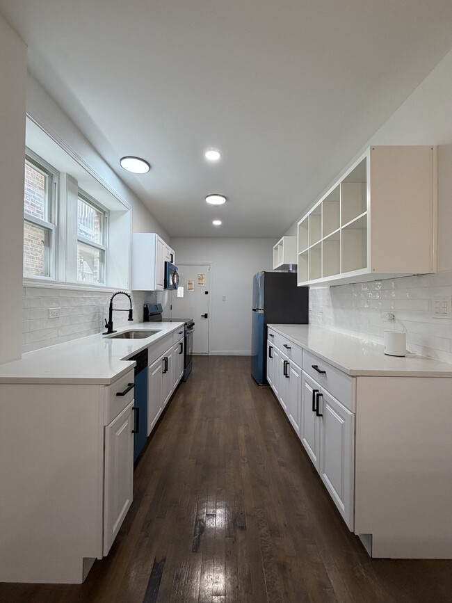 Building Photo - 8040 S Rhodes Ave