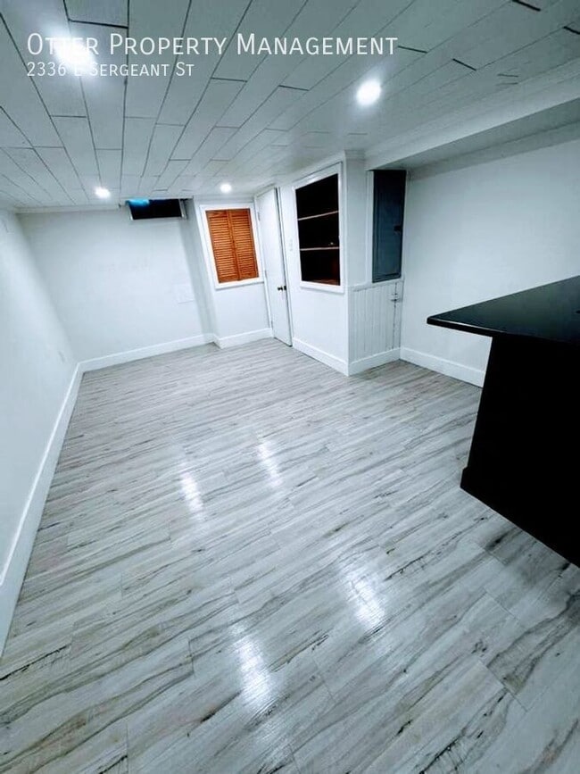 Building Photo - 2336 E Sergeant St