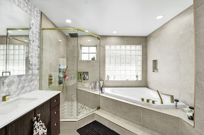 Building Photo - 3681 N 54th Ave