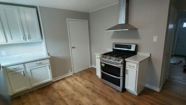 Primary Photo - 441 Orwell Way