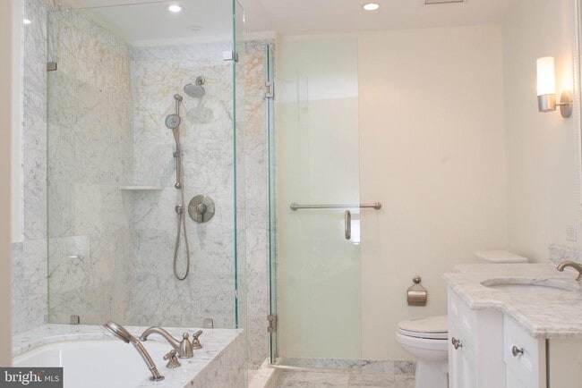 Building Photo - 130 S 18th St