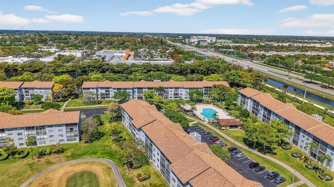 Building Photo - 12500 SW 5th Ct