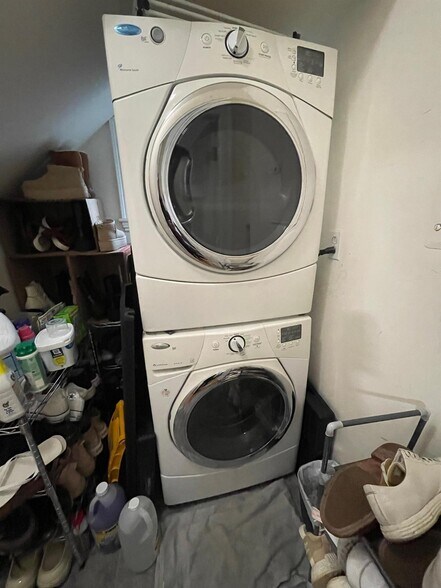 Building Photo - 13 Hall St