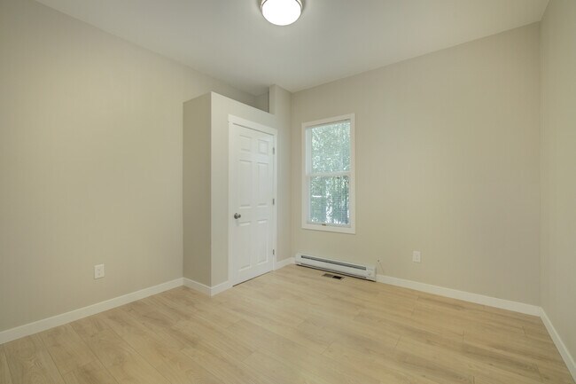 Building Photo - 5232 Brooklyn Ave NE