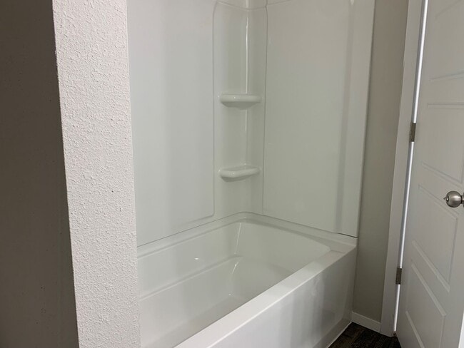 Building Photo - This is a very well maintained home in the desirable Bixby School district.