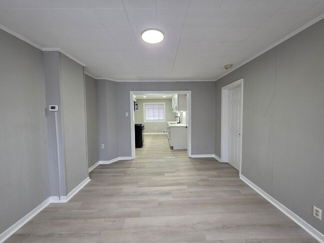 Building Photo - Newly Updated 3 bedroom 1 bathroom Apartment for Rent!