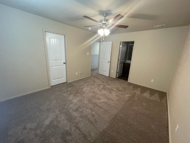 Building Photo - 1701 Montell St