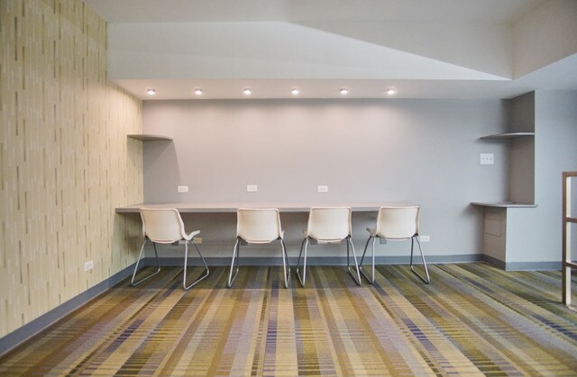 Building Photo - 6301 N Sheridan Rd