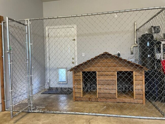 Building Photo - 2525 NW 23rd Ave