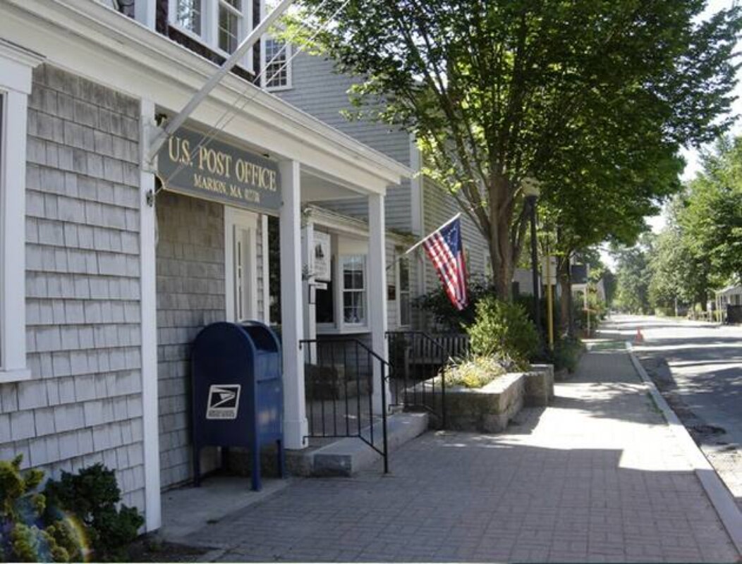 Marion village Post Office short walk away - 46 Spring St