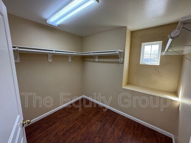 Building Photo - 312 W Reese Ave