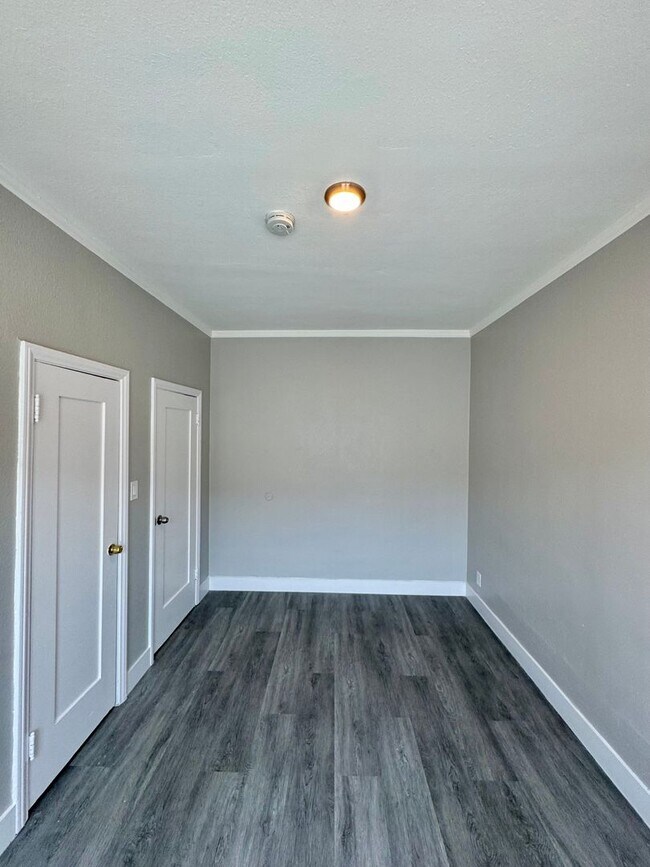 Building Photo - 1416 E 41st Pl