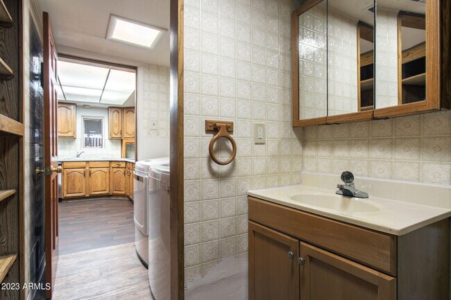 Building Photo - 4662 N 19th Ave