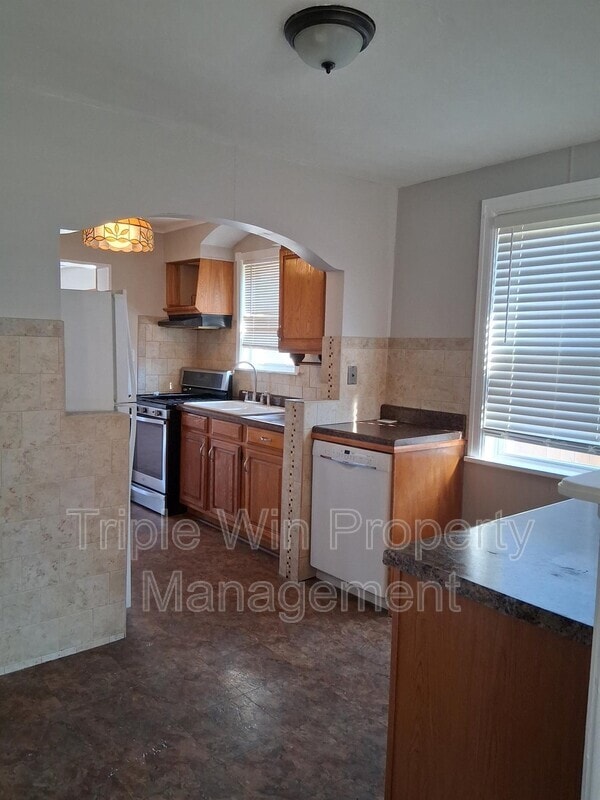 Building Photo - 313 Carthage Ave