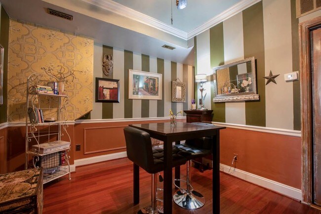 Building Photo - 730 6th St NE