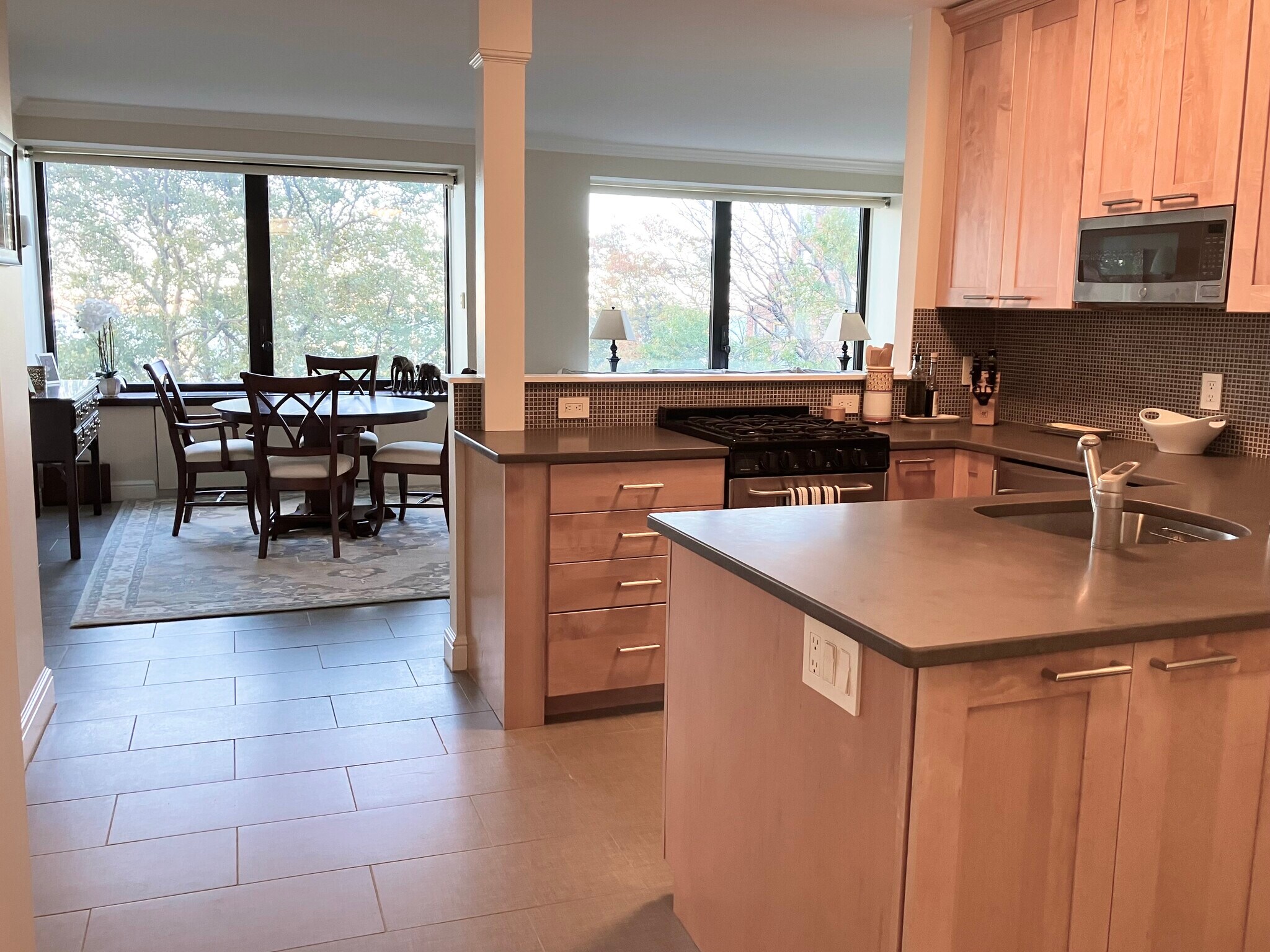 Building Photo - 65 E India Row