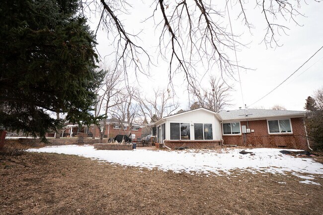 Building Photo - 180 Estes St