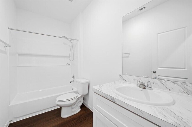 Building Photo - 25849 Hedgerow Dr