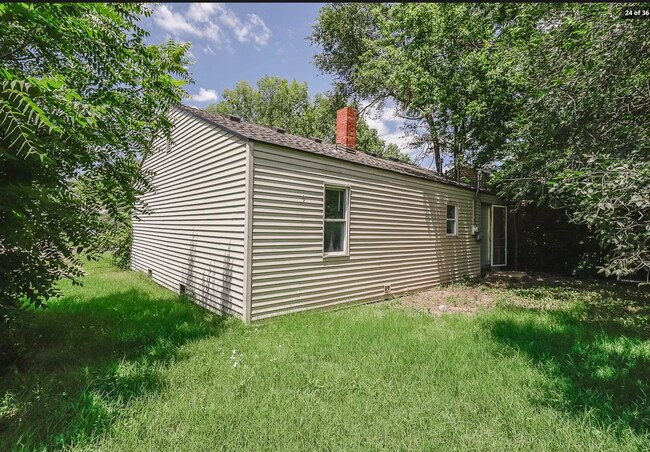 Building Photo - 1738 N Poplar Ave