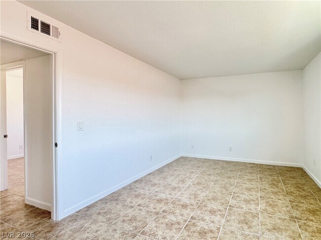 Building Photo - 2920 E Siki Ct