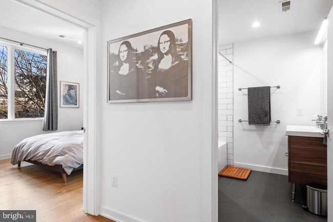 Building Photo - 1617 Hope St