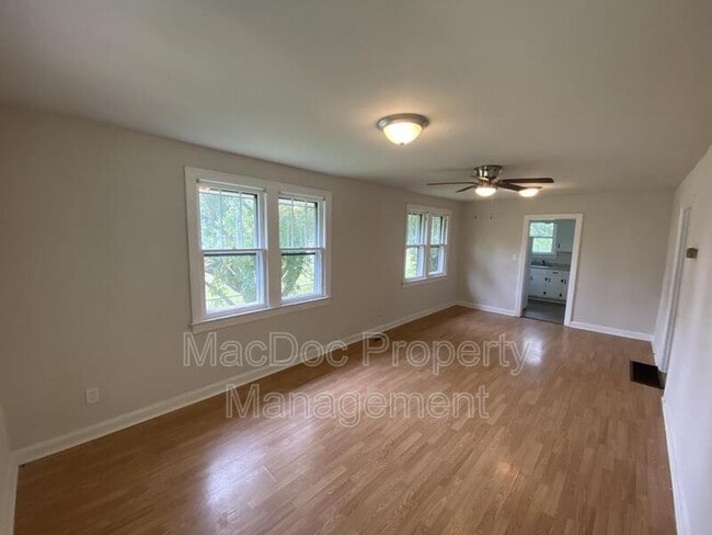 Building Photo - 119 Gibson St