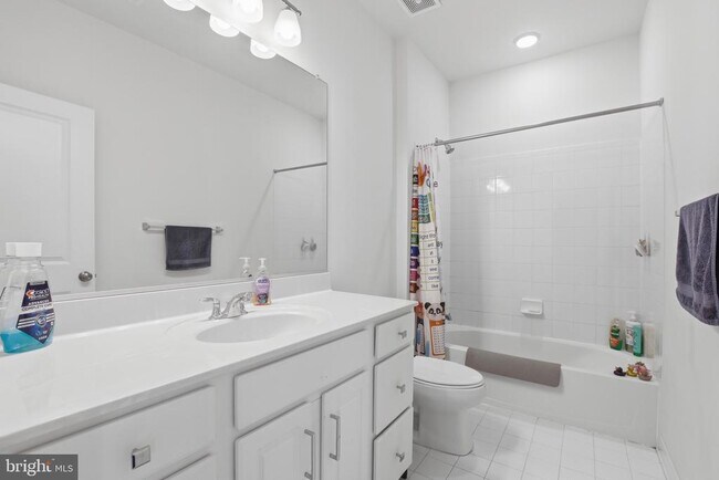 Building Photo - 25419 Hartland Orch Ter
