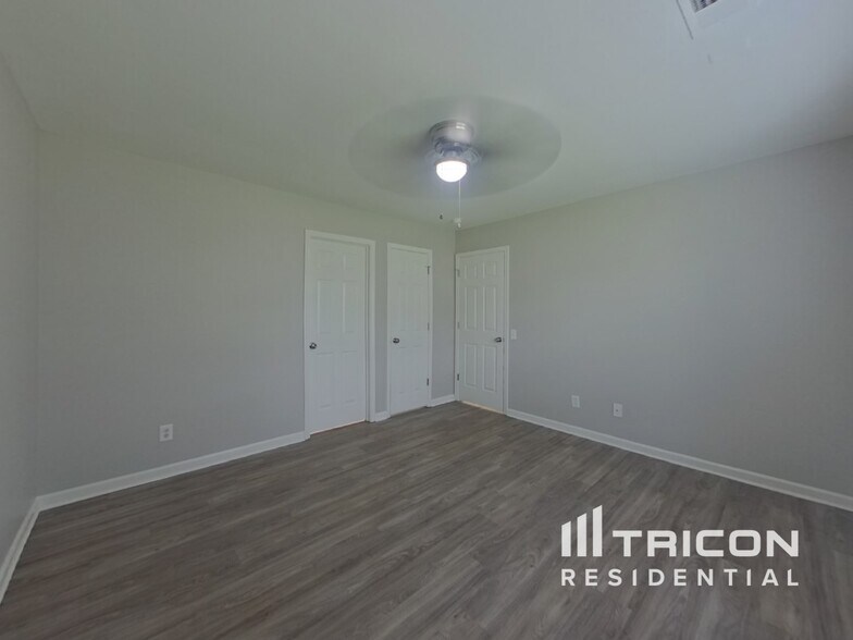 Building Photo - 5411 Peachwood Dr