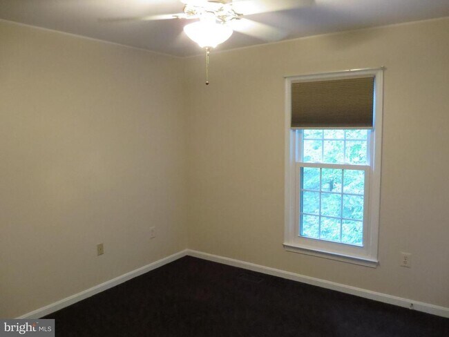 Building Photo - 12729 Falcon Dr