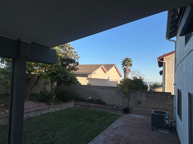 Building Photo - Rare opportunity to lease a 4-bedroom home featuring oversized bedrooms, scenic hilltop city view...