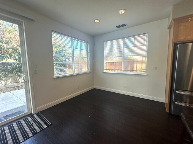 Building Photo - 2369 Fernwood Ln
