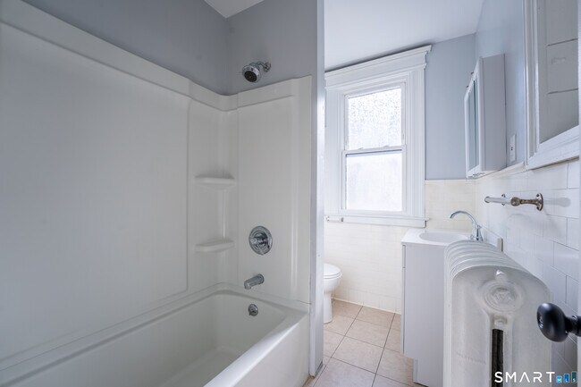 Building Photo - 94 Fairfield Ave