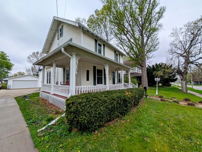Primary Photo - 517 1st Ave W