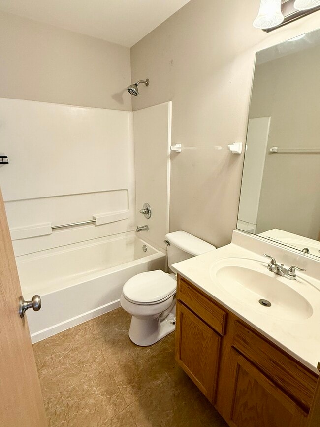 Building Photo - 388 Richmond Dr